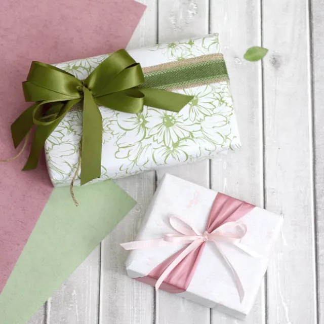 Gift Wrapping Paper Handi Roll Daisy Bunch Pink W (70cmx10m)