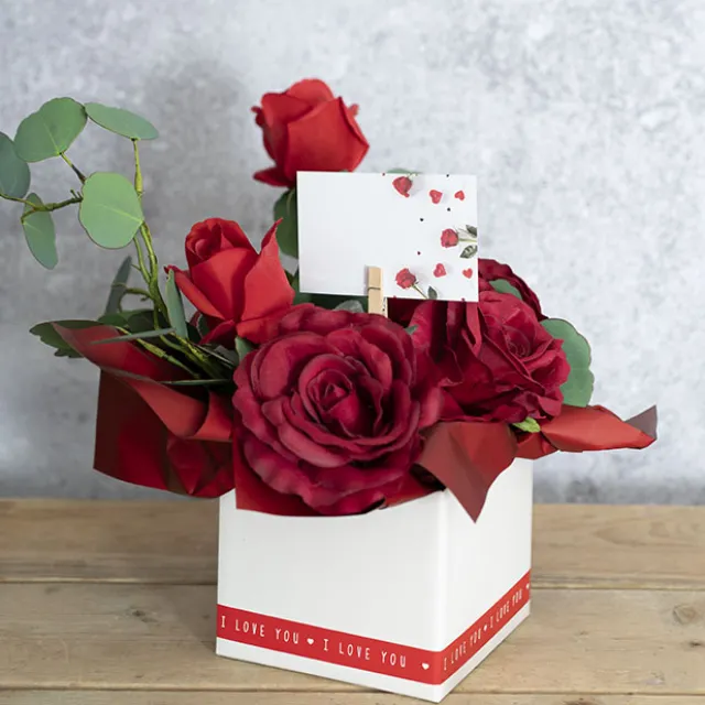 Cards White Roses & Heart Scatter Red (10x6.5cmH) Pk 50