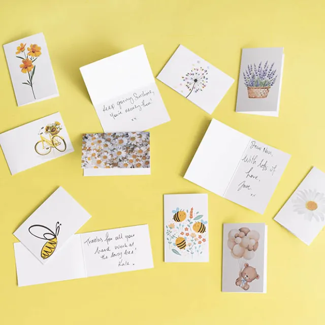 Classic Gift Card & Envelope Buzzing Bees Pk25 (6.5x10cmH)
